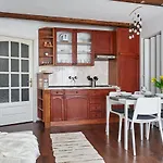 Warm & Friendly Apartment I.